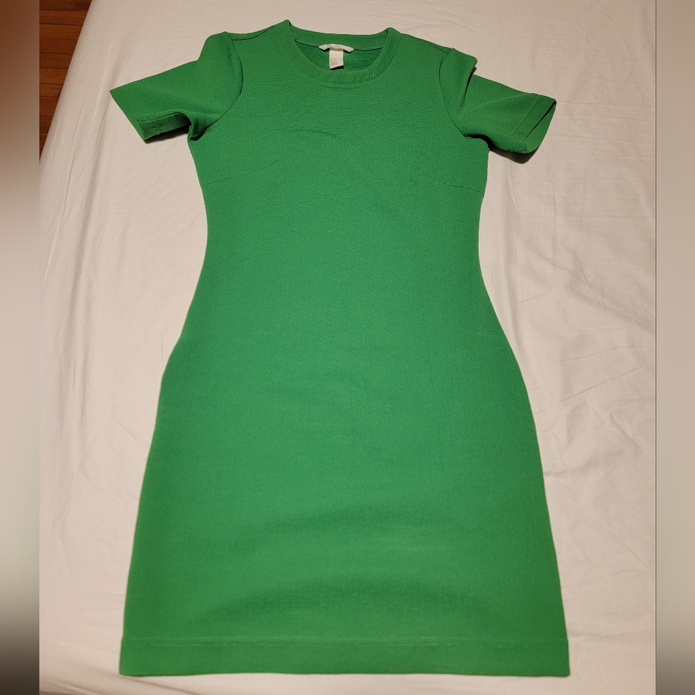 H&M Vibrant Green Ribbed Dress